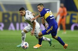 Sández (d), hijo de padres paraguayos está siendo observado por Berizzo.
