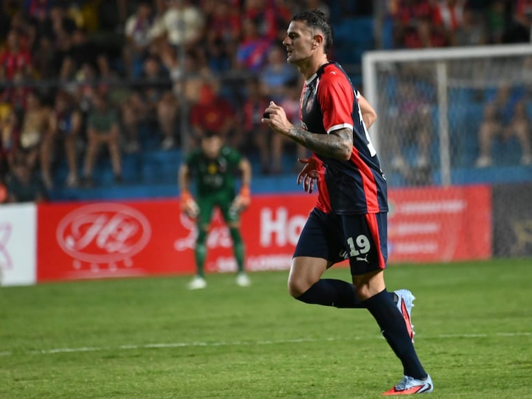 El argentino Pablo Vegetti, jugador de Cerro Porteño, en el partido ante Sportivo San Lorenzo por la segunda fecha del torneo Apertura 2026 de la Primera División de Paraguay en el estadio Erico Galeano, en Asunción, Paraguay.