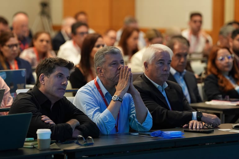 Periodistas asisten a la inauguración de la conferencia SIPConnect 2026 este miércoles en Miami, Florida (EE.UU.).