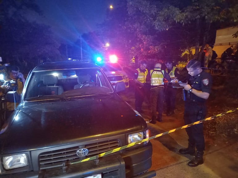 Agentes policiales en el lugar donde ocurrió el hecho.