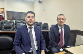 Senador Erico Galeano (ANR - cartista), acusado de supuestos vínculos con el caso A Ultranza, y el Abg. Ricardo Estigarribia.