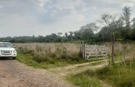 Una patrullera de la Policía donde ocurrió el intento de sicariato contra Delcio Rojas Cáceres, en la compañía San Solano del distrito de San Pedro del Paraná.