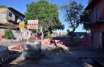 Vista del acceso al mirador de Itá Pyta Punta, en Asunción. El histórico sitio sufre una degradación constante ante el abandono de la Municipalidad, que desde 2021 contó con G. 6.000 millones para su revitalización.