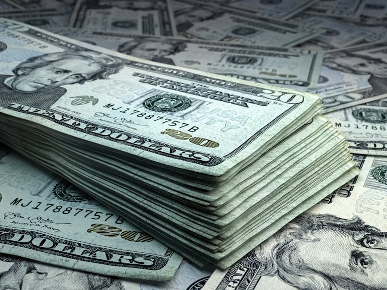 Fajos de billetes de 20 dólares