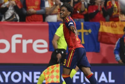 El delantero de la selección española, Lamine Yamal, tras conseguir el primer gol del combinado español durante el encuentro correspondiente a la Liga de Naciones que disputan este sábado España y Chequia en el estadio Carlos Tartiere de Oviedo.