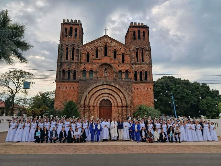 53 couples celebrate community wedding in Ybaroty, Paraguay