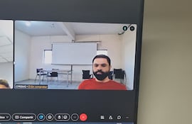 Marcio Gayoso, alias Candonga, participa por medios telemáticos desde la Penitenciaría de Minga Guazú.