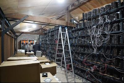 Fotos procedimiento tema criptoactivos
De sescobar <sescobar@abc.com.py>
Destinatario foto@abc.com.py, interior@abc.com.py
Depósito donde estaba operando las máquinas del negocio de criptoactivos en forma clandestina