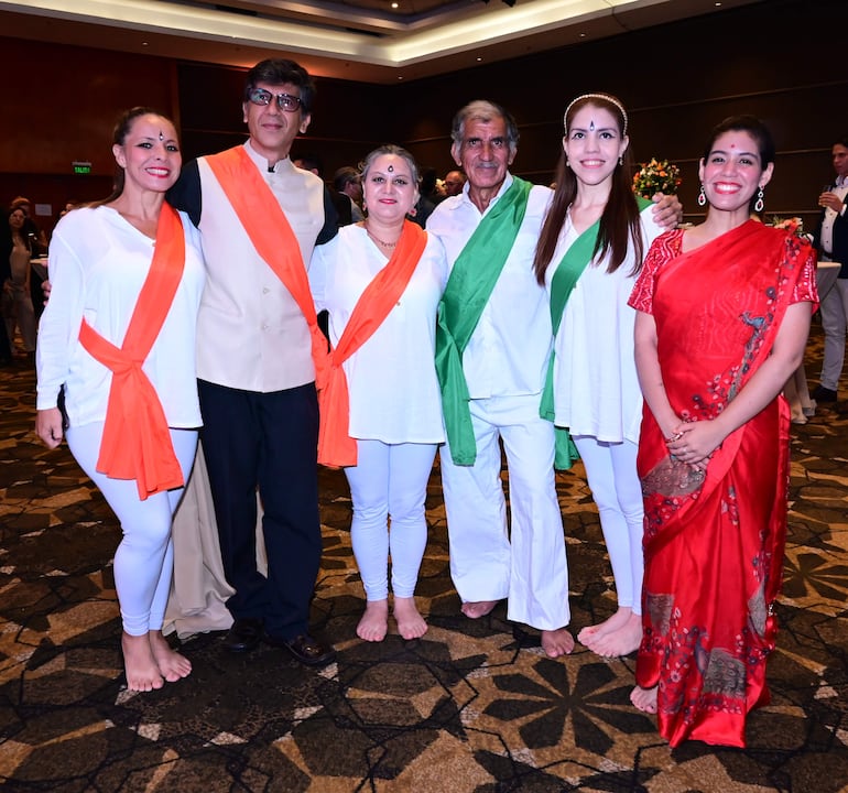 Rossana Ortega, Alexander Ansari, Elizabeth Colmán, Fernando Fleitas, Claudia Zárate y Evelyn Olmedo.