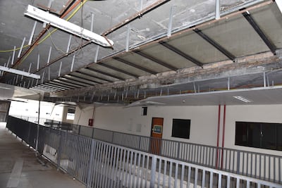 Escuela del barrio San Francisco, en Asunción, clausurada por peligro de derrumbe y donde comenzarán las clases sin que hayan iniciado aún las obras prometidas por el MEC e Itaipú.