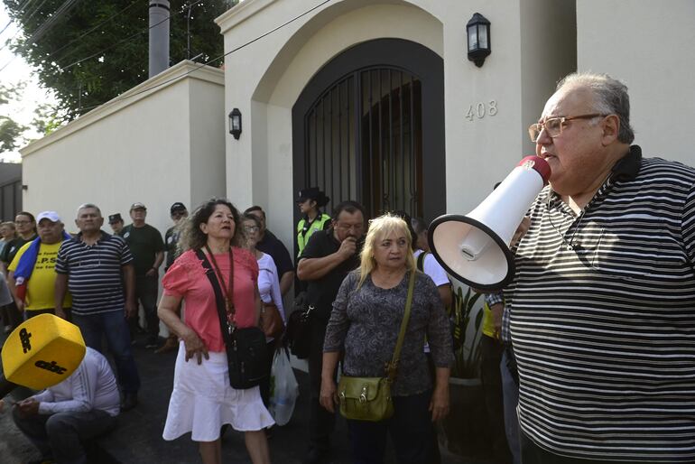 Los gremios sindicales tampoco aceptan la intención de fusionar la atención sanitaria del IPS con Salud Pública. 