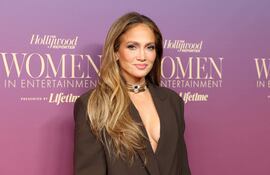 Jennifer López llegó divina a la Gala anual Mujeres en el Entretenimiento de The Hollywood Reporter. (Amy Sussman/Getty Images/AFP)