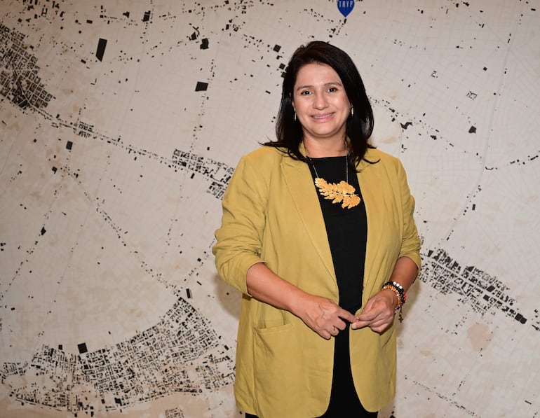 La senadora colombiana Paola Andrea Holguín Moreno ofreció una perspectiva estratégica en materia de seguridad y defensa.