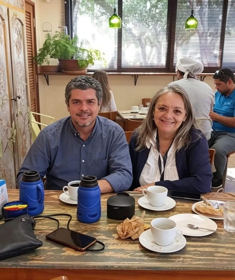José Quevedo Allende y Zulia Giménez González, autores del libro.