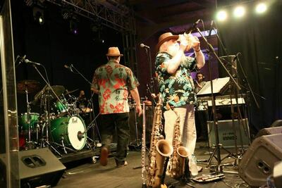 Hermeto Pascoal durante su actuación en Paraguay, en el año 2017, como parte del Asujazz.