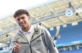 El mediocampista paraguayo, Diego Alexander Gómez Amarilla (22 años), de gran presente en la Premier League de Inglaterra, en filas Brighton & Hove Albion.