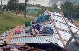 Destrozos tras temporal en Pilar.