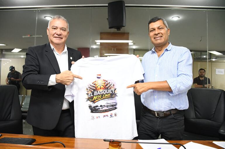 Los concejales municipales Carlos Alberto González Báez y Javier Pintos, se suman a la causa "Por la Recuperación del Estadio Comuneros".