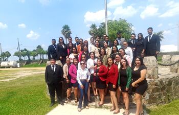 Los nuevos egresados en licenciatura de Administraciòn Agropecuaria de la Universidad Nacional de Concepciòn, filial Fuerte Olimpo