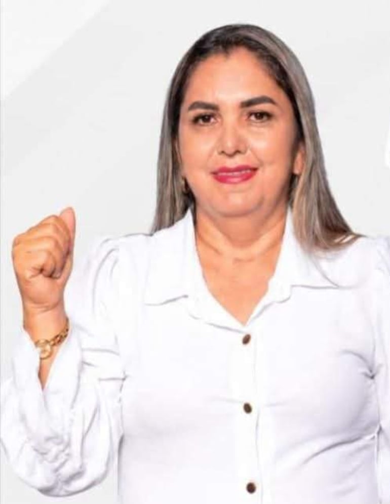La ex concejal de Mbuyapey, María de la Cruz López (HC–JCB), busca conquistar la intendencia del distrito.