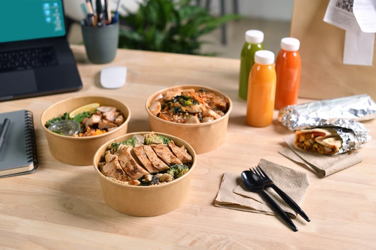 Almuerzo en la oficina.