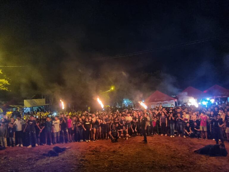 Currusú Rapé en Yaguarón con el elenco de teatro YARA, dirigido por Genn Servin y organizado por la Municipalidad.