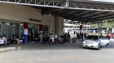Desde hace tiempo, los asegurados del IPS denuncian que nunca hay médicos de guardia en sus puestos y que la atención es realizada por médicos residentes.