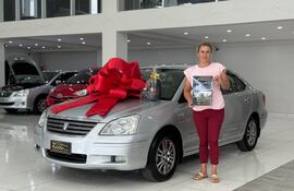 Docente guaireña solicita ayuda para recuperar automóvil recién adquirido que fue robado en Luque.