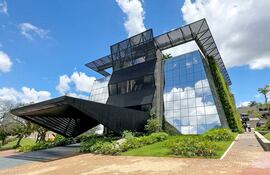 Sede central de ueno bank: La Matrix.