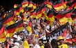 Aficionados de Alemania animan este jueves, previo a un partido del grupo E del Mundial de la FIFA 2026 entre Ecuador y Alemania en el estadio MetLife de Nueva Jersey (Estados Unidos).