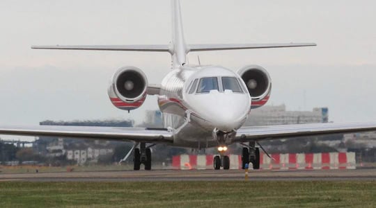 Avión de la Fuerza Aérea Paraguaya en el Aeroparque Jorge Newbery (Argentina)