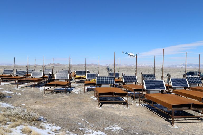 Vista de una de las estaciones de superficie centelleadoras del Telescopio Array de rayos cósmicos. Un equipo de investigadores internacionales liderados por el profesor asociado Toshihiro Fujii de la Escuela de Ciencias y el Instituto Yoichiro Nambu de Física Teórica y Experimental de la Universidad Metropolitana de Osaka han logrado captar el segundo rayo cósmico más enérgico observado hasta la fecha. 