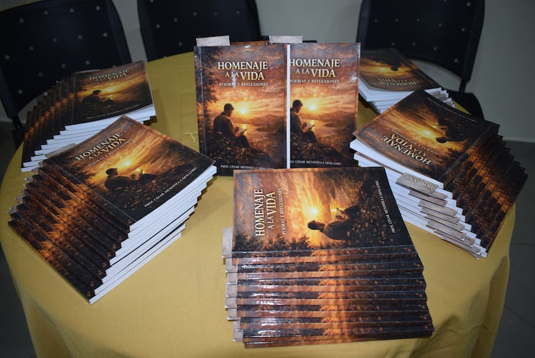 La edición del libro fue posible gracias al apoyo de amigos, compueblanos y exalumnos del escritor César Mendoza Caballero.