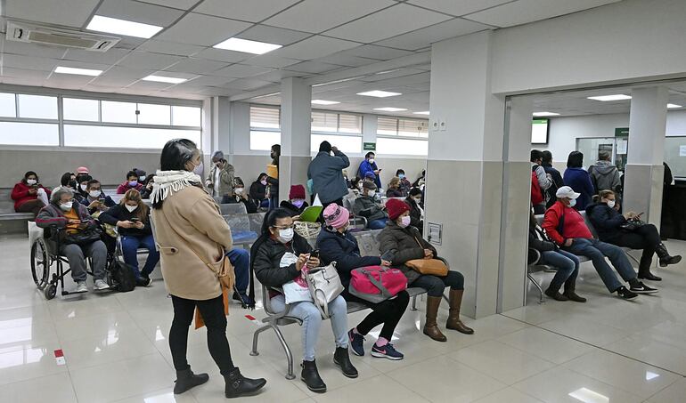 Los asegurados del IPS afrontan un sinfín de adversidades, pese a pagar mensualmente al seguro social. 