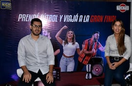 Alan López, brand manager de Tokyo, y Tania Ruiz, gerente de Marketing de NGO.