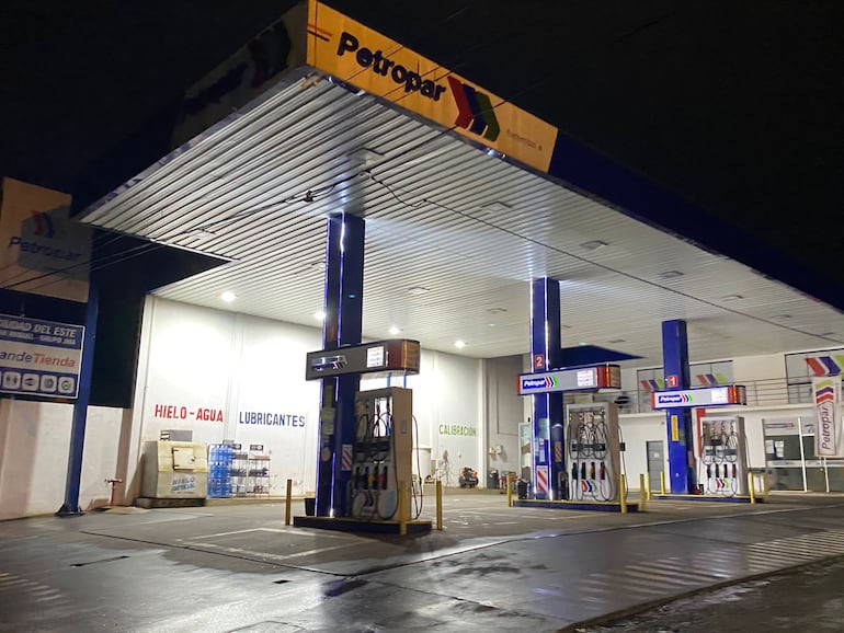 Estaciones de Petropar reportan escasez de combustible.