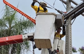 ANDE anuncia cortes programados de energía para mañana martes en varias zonas del área metropolitana y central.