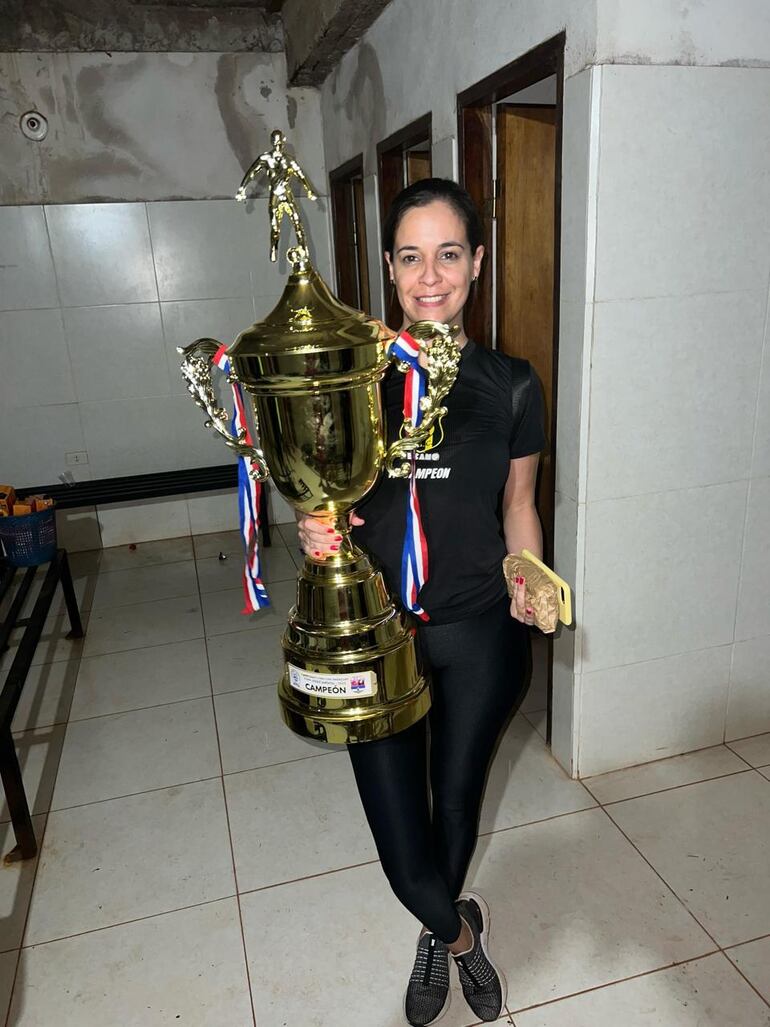 Las aliento a animarse, es igual a cualquier otra labor. Solamente exige esforzarnos más por el prejuicio persistente, cosa que deben ver siempre como una motivación que las lleve a desempeñarse con mayor compromiso.