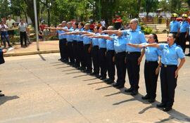 Juran 13 nuevos bomberos combatientes en Carapeguá.
