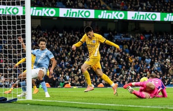 La acción desperdiciada por el paraguayo Diego Gómez, quien en la boca del arco se perdió la ocasión que pudo adelantar (2-1) al Brighton en al marcador.
