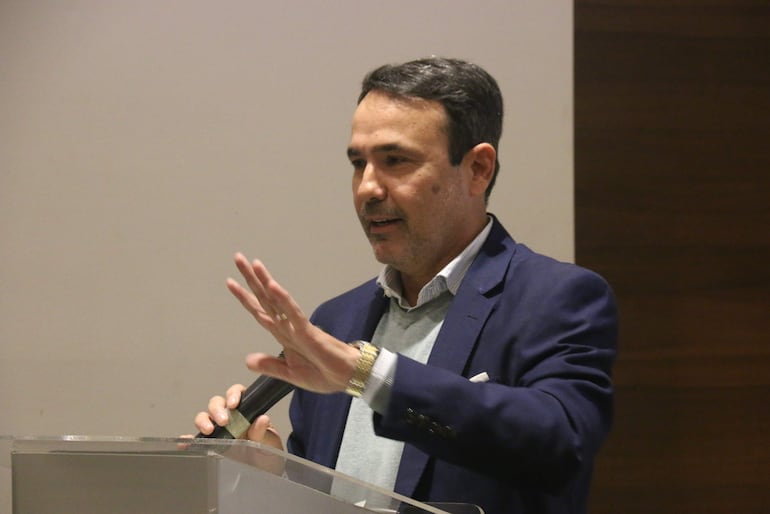 El viceministro de Transporte de Paraguay, Emiliano Fernández.