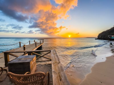 Playa de Kokomo en Curazao. La "golden hour" es un espectáculo único en esta playa caribeña.