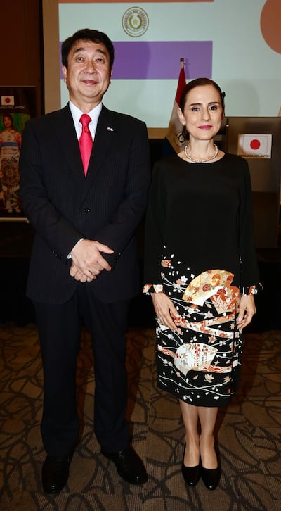 Katsumi Itagaki, embajador de Japón en Paraguay junto con su esposa, la señora Saraguevara Itagaki.