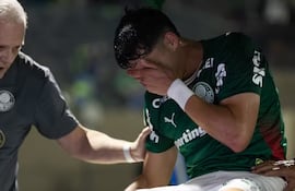 El paraguayo Ramón Sosa, futbolista de Palmeiras, durante la lesión que sufrió ante Cruzeiro.