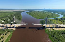 Solo faltan 37 metros para que se una el puente de la Bioceánica en el Chaco, y así permitir la unión física de Paraguay y Brasil.