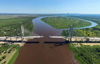 Solo faltan 37 metros para que se una el puente de la Bioceánica en el Chaco, y así permitir la unión física de Paraguay y Brasil.