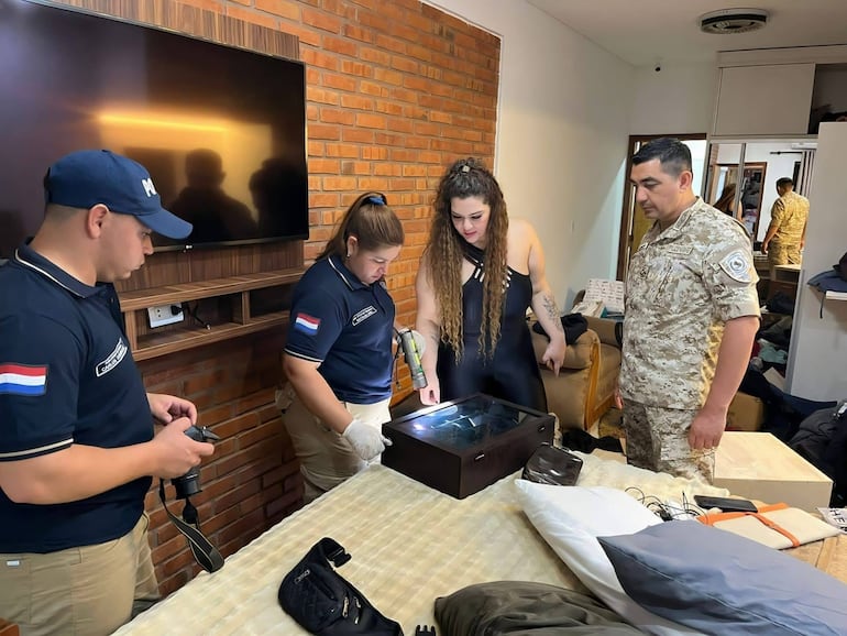 Allanan tres viviendas e incautan arma de fuego en Encarnación