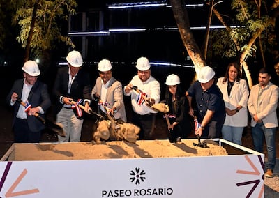 Palada inicial de la zona comercial de Paseo Rosario en Luque.