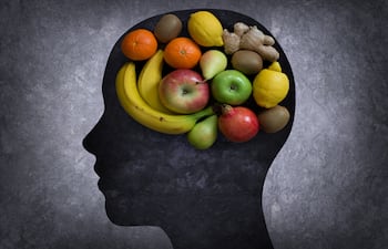 Frutas variadas en el área del cerebro, imagen ilustrativa.