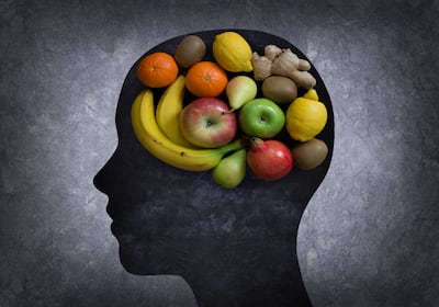 Frutas variadas en el área del cerebro, imagen ilustrativa.